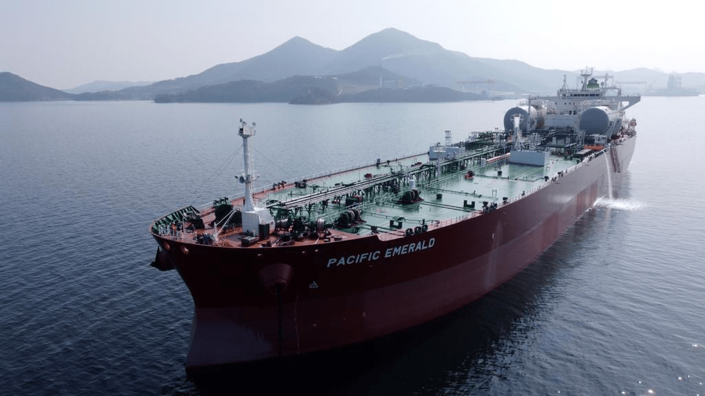 Dual-fuelled Aframax tanker "Pacific Emerald" under Synergy Marine management.