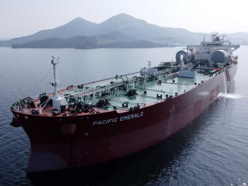 Dual fuel Aframax tanker PACIFIC EMERALD underway, showcasing Synergy Marine Group’s expertise in LNG-fuelled vessel management and maritime decarbonisation