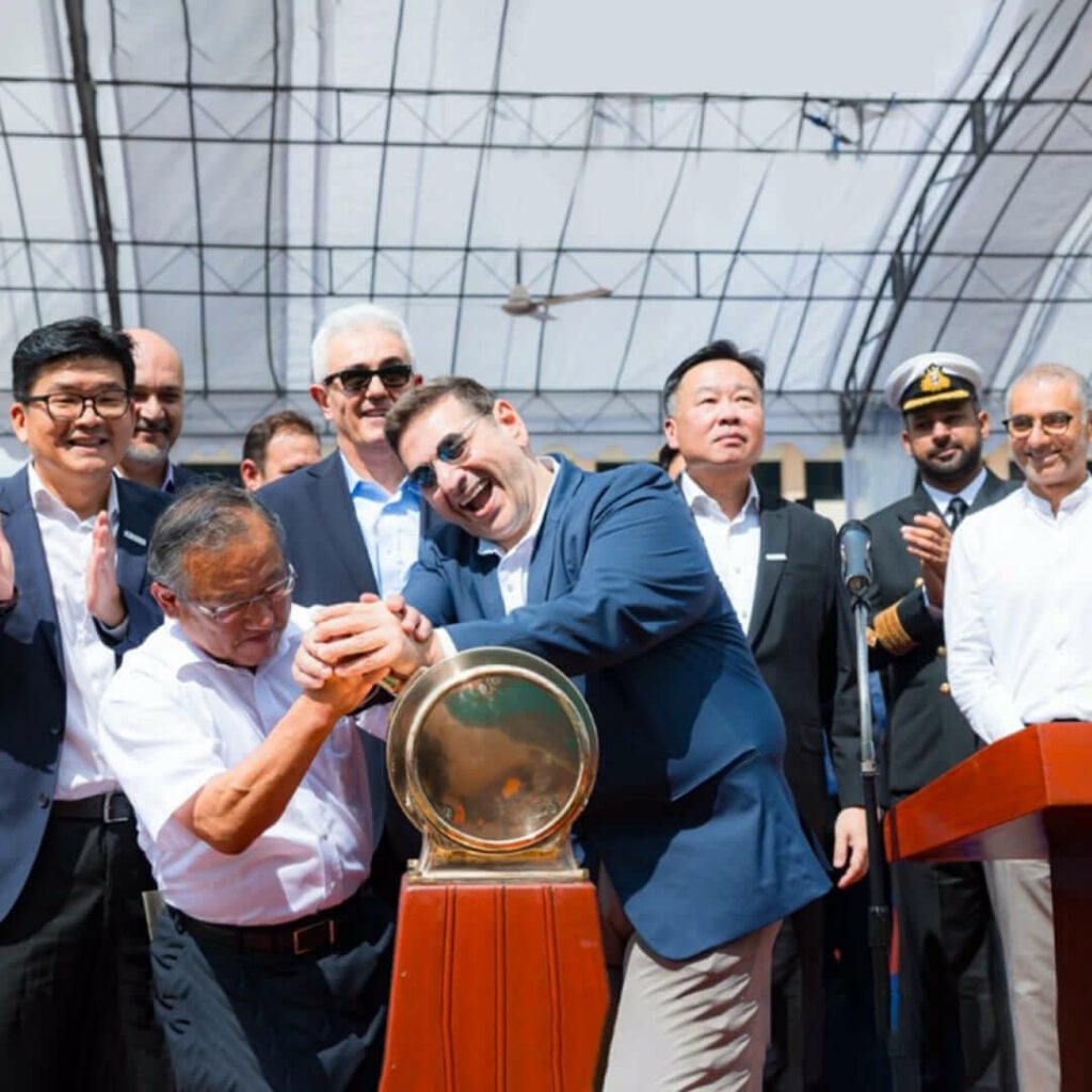 aptain Katsuya Abe and Orhan Remzi Karadeniz initiating the telegraph during the delivery ceremony of KARADENIZ LNGT POWERSHIP AMERICAS in Singapore.